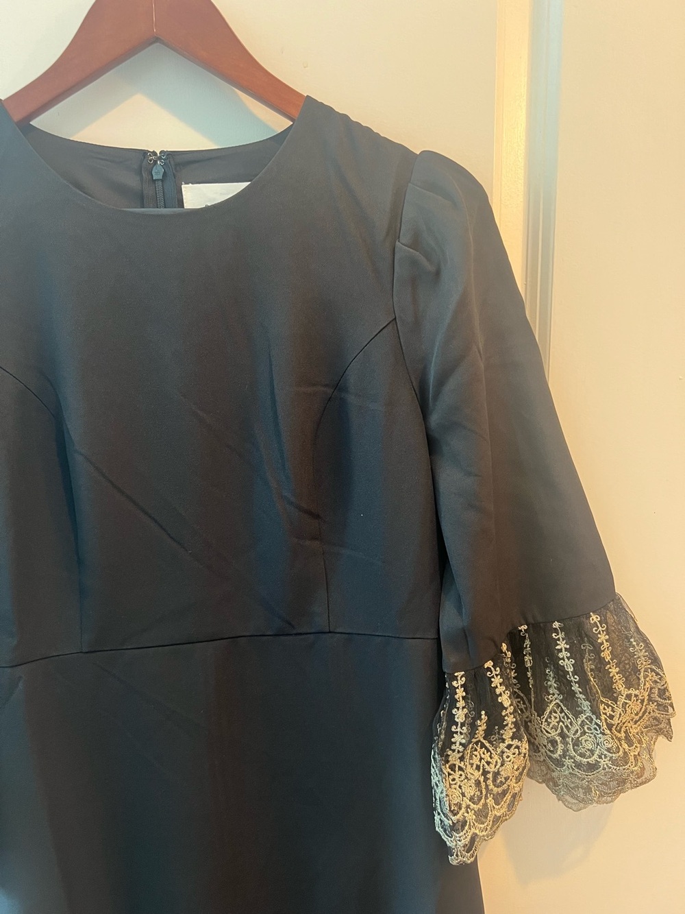 Tuckernuck Pomander Place Lillith Dress Black Gold Lace Holiday Party NWT - Picture 5 of 16